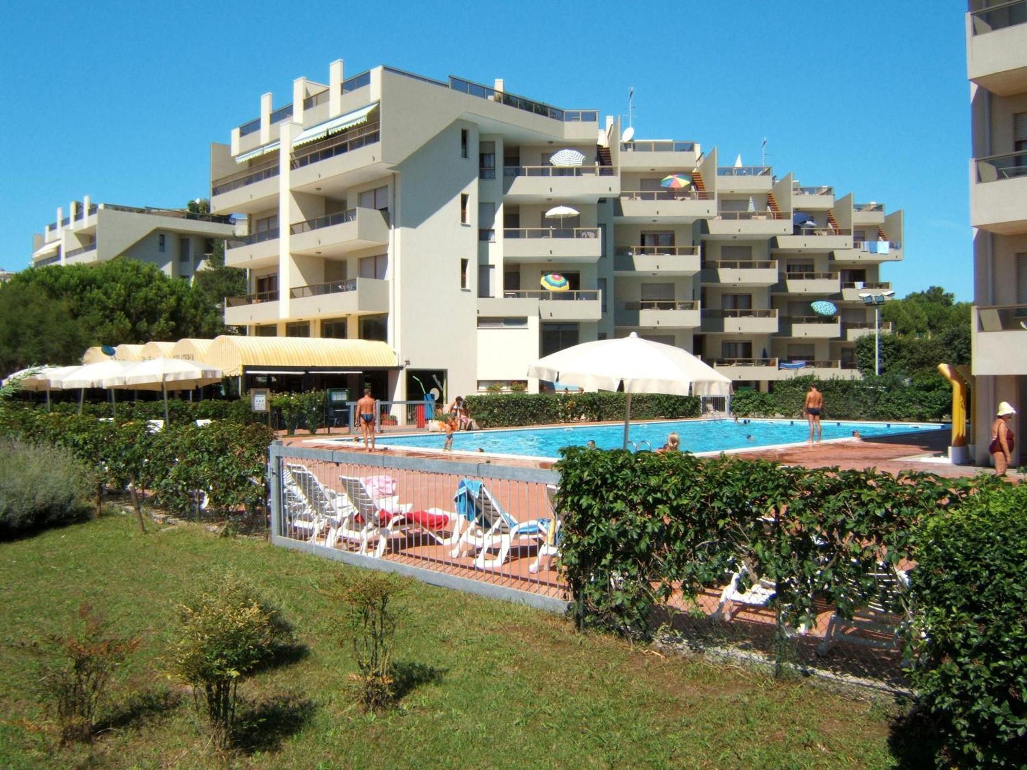 Residence Le Zattere Бибионе Экстерьер фото